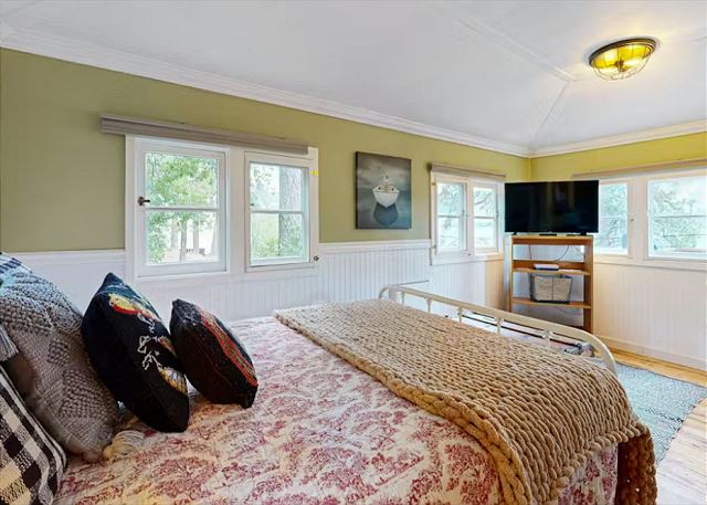 New Listing! Dog-Friendly Lake Cabin with Stunning Views, Deck, Grill 6