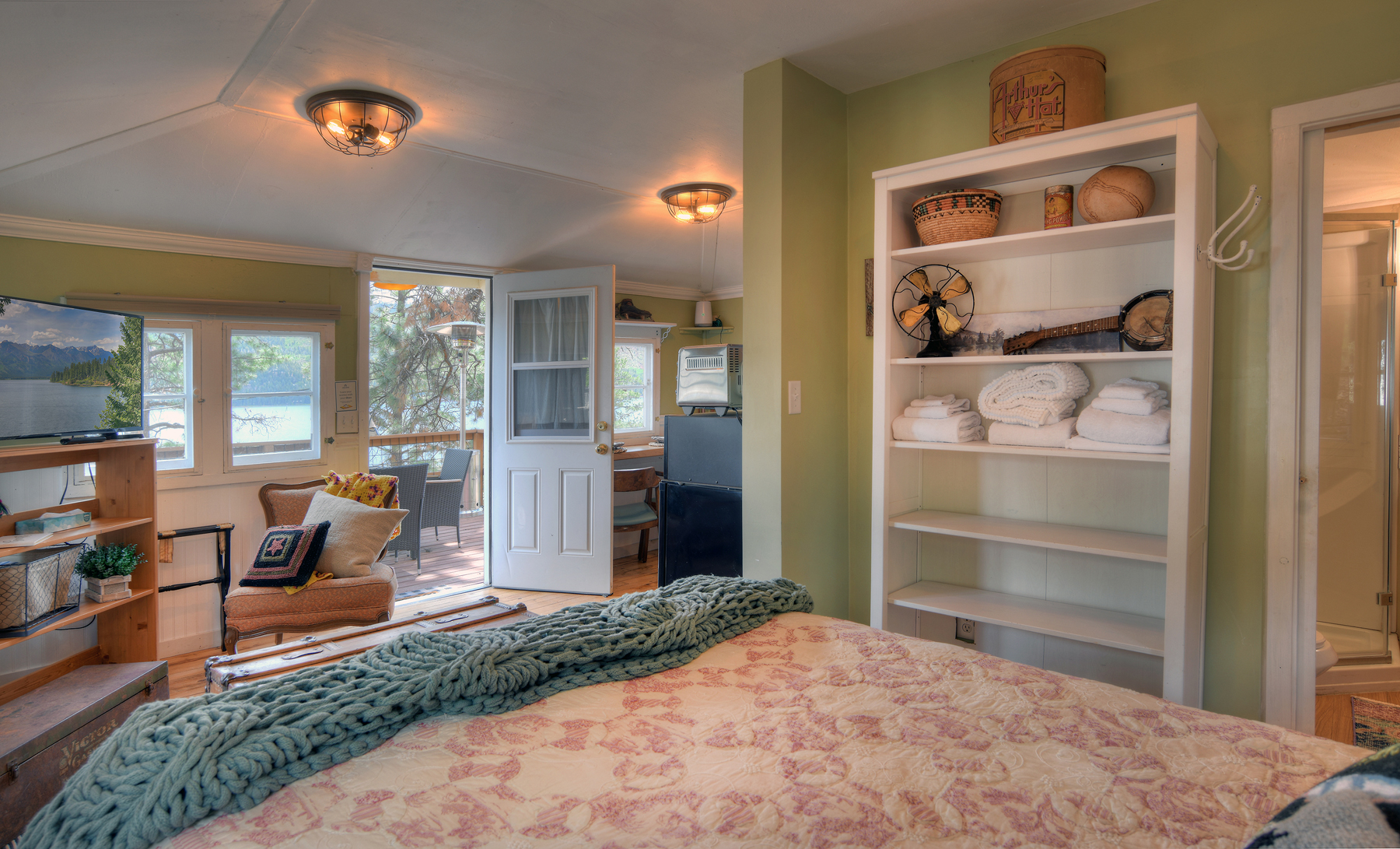 With a queen bed, TV, and all the essentials provided, this house offers a comfortable and relaxing stay.
