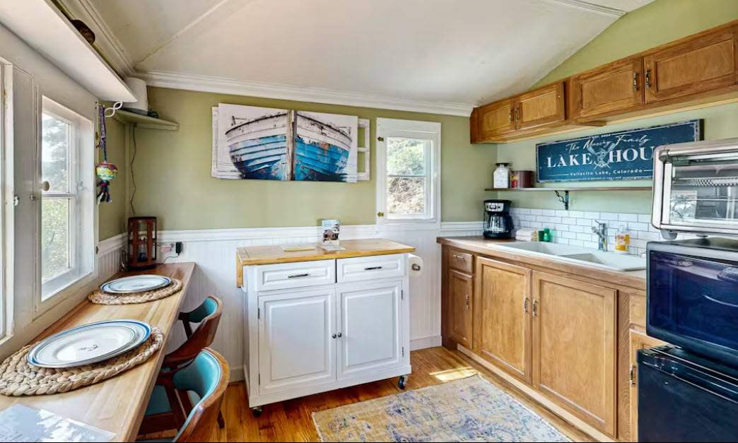 Well equipped kitchenette with lake house charm! 