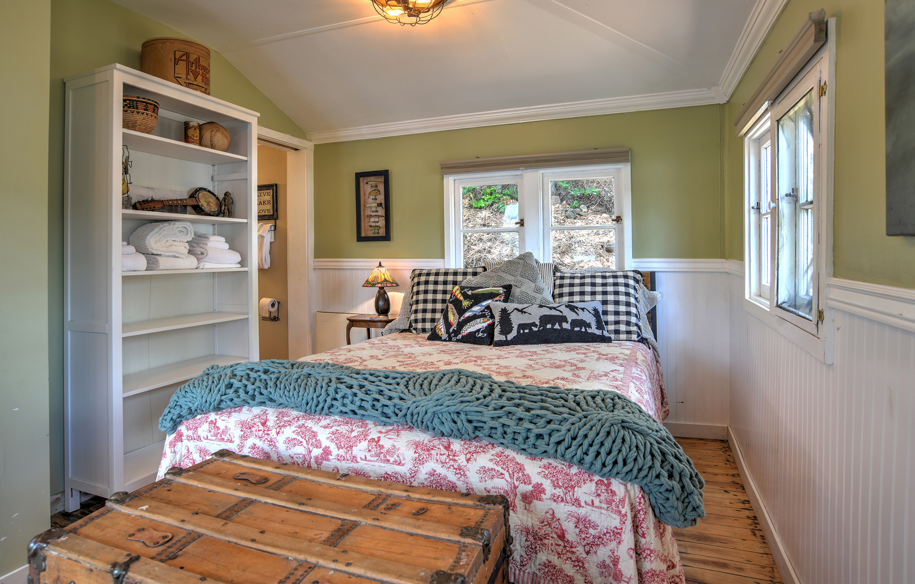 With a queen bed, TV, and all the essentials provided, this house offers a comfortable and relaxing stay.