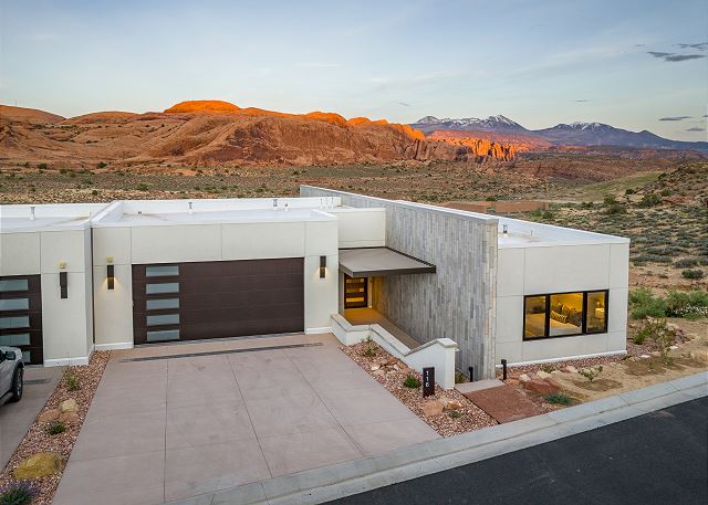 New Listing! Luxury Moab Retreat | Hot Tub + Epic Views