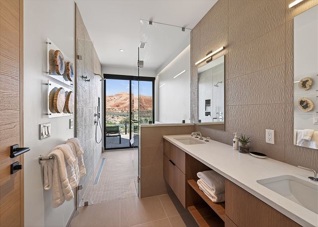 New Listing! Lionsback Luxury | Red Rock Views + Hot Tub 10