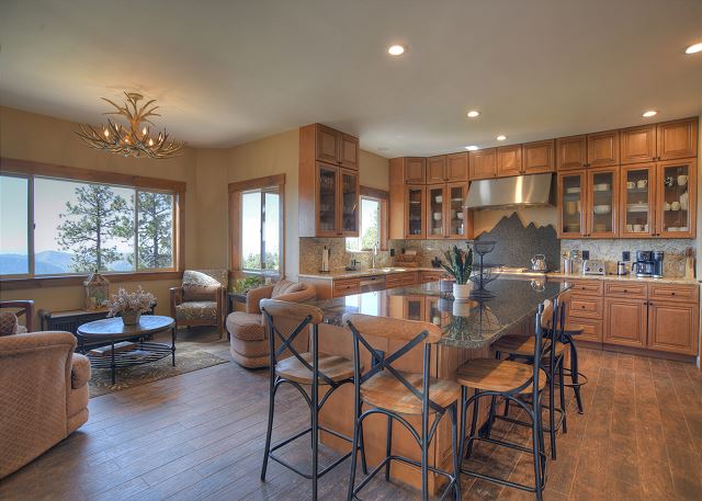 Mountain Home on 8 Acres - Amazing Views / Outdoor Spaces - 19 Min to DGO 10