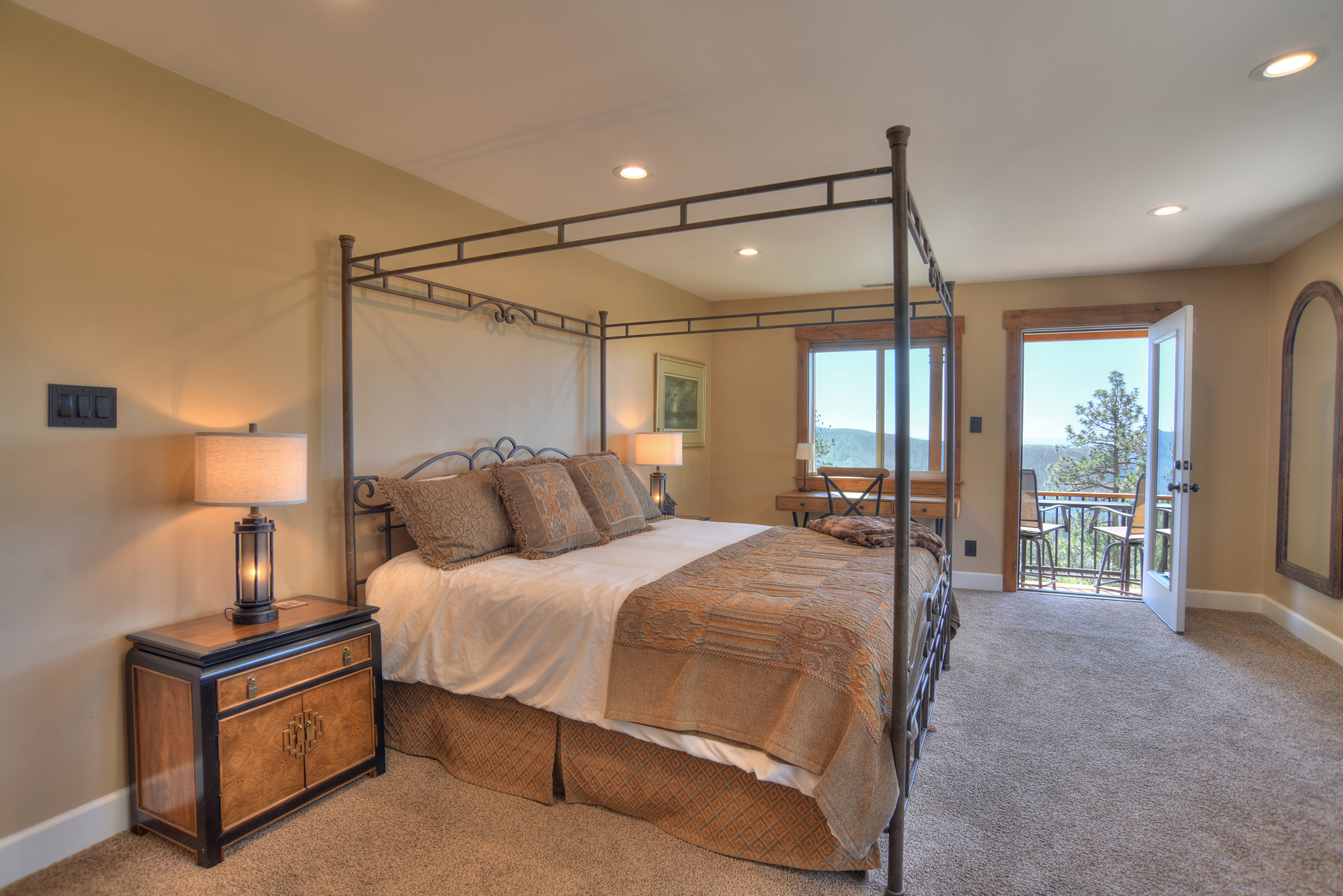 Master Bedroom - King Bed, Deck, views, TV and attached bathroom (2nd Floor)
