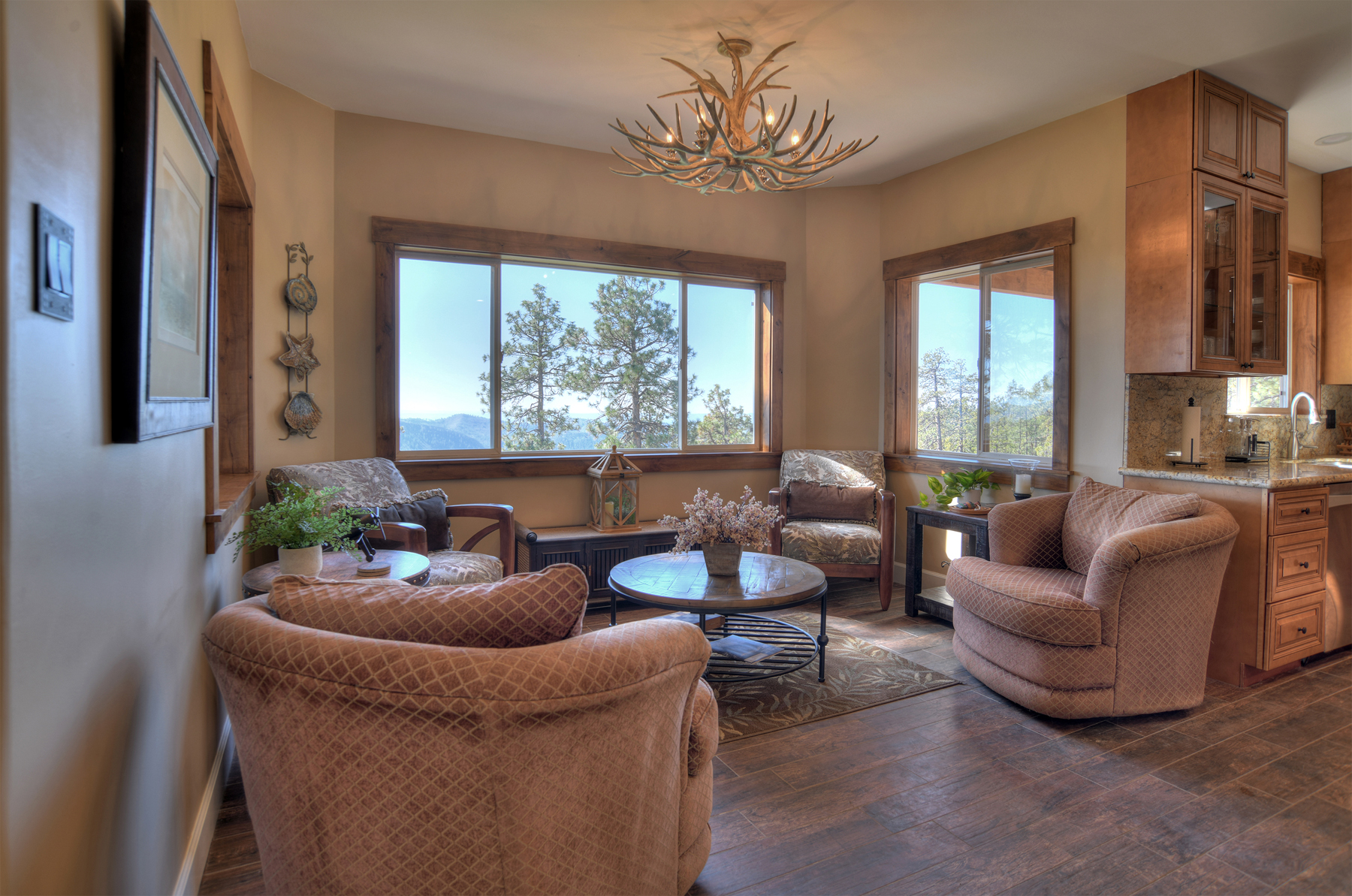 Sitting area adjacent to the Kitchen