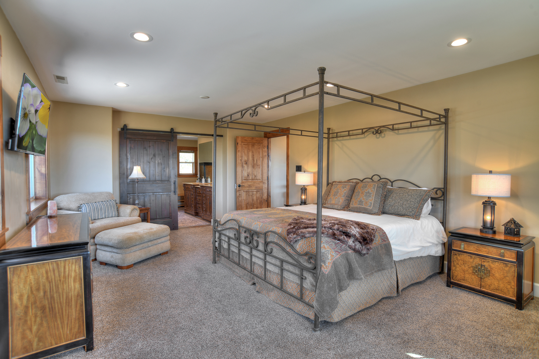 Master Bedroom - King Bed, Deck, views, TV and attached bathroom (2nd Floor)