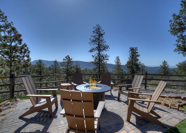 Mountain Home on 8 Acres - Amazing Views / Outdoor Spaces - 19 Min to DGO 2