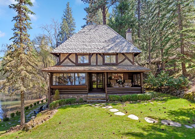 New Listing! Lakefront | Private Beach and Dock | 3 Master Suites | Hot Tub
