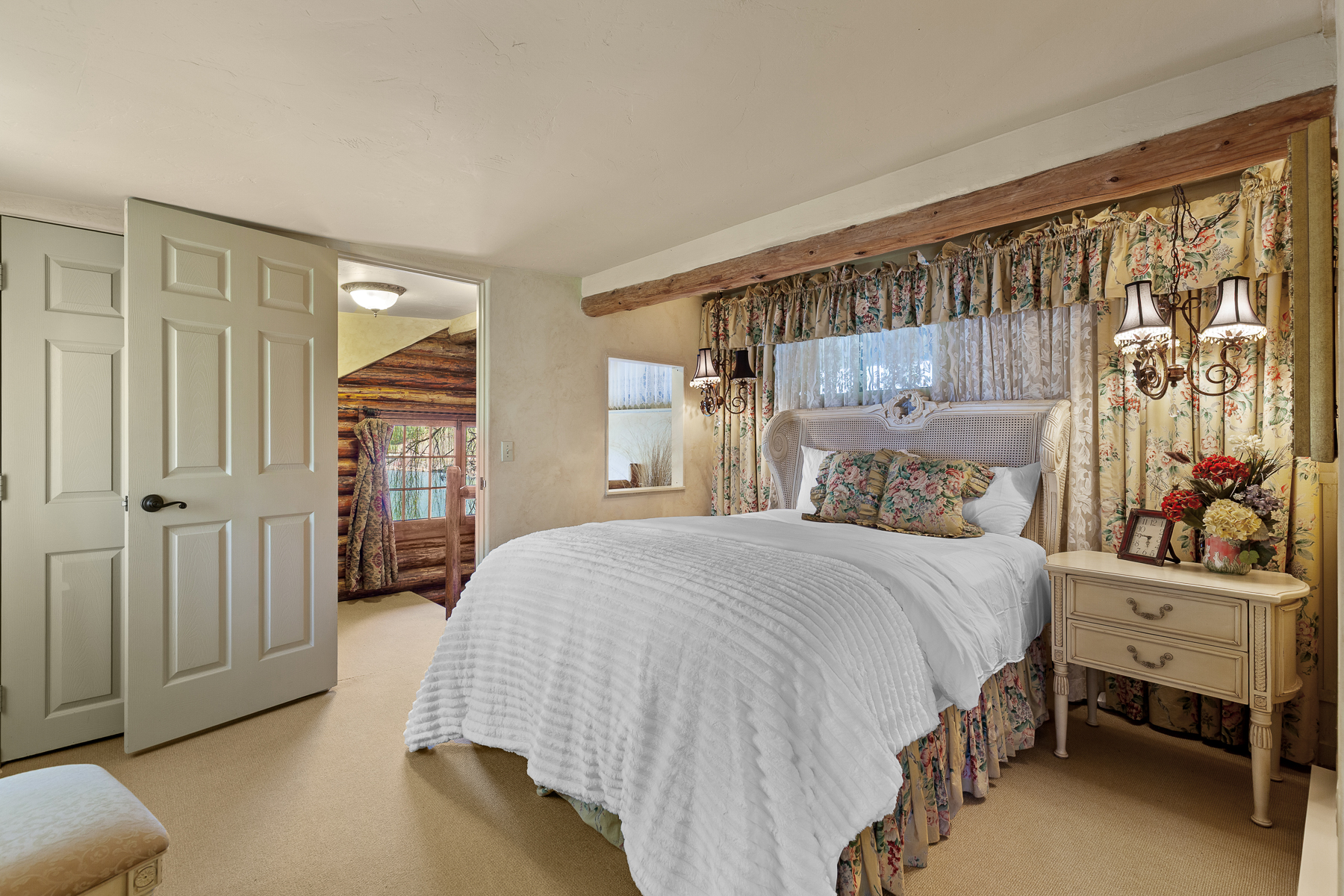 Bedroom One - Queen Ensuite Lower Level)