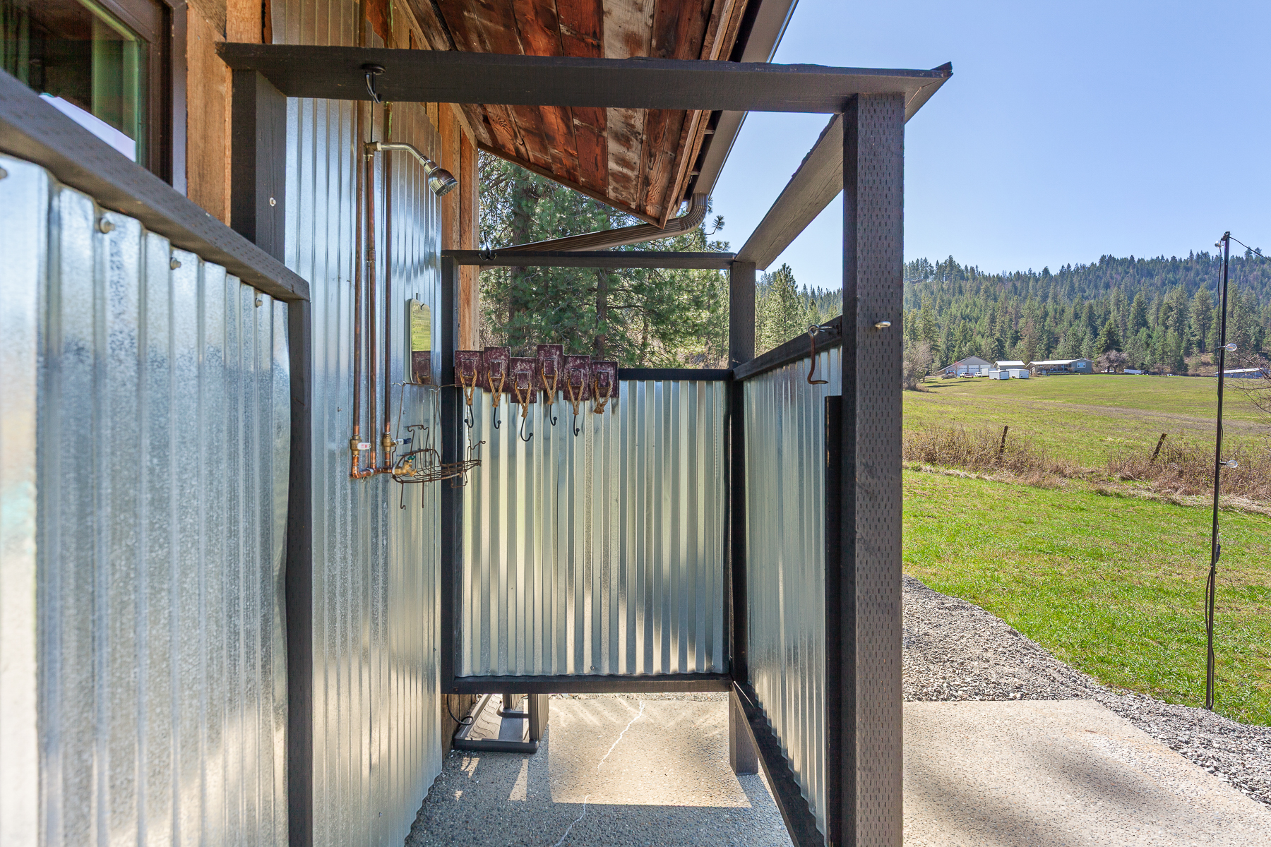 Rinse off and refresh in the convenient outdoor shower—perfect after a day exploring the beauty of Coeur d’Alene’s great outdoors.