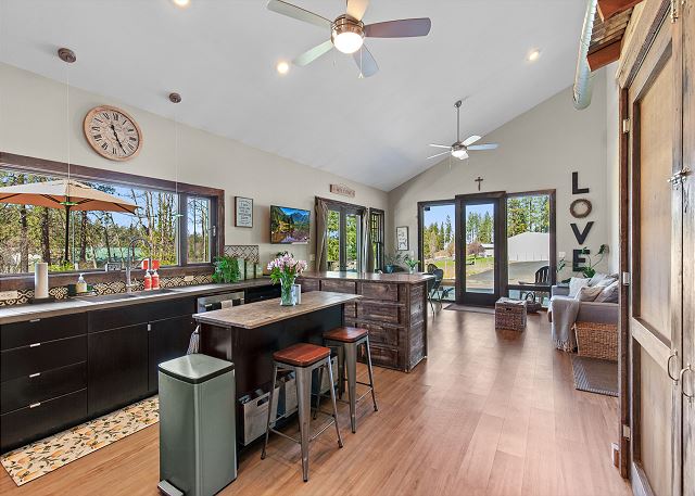 New Listing! Large Barn Home | Rustic-Chic Retreat | Hot Tub | Sauna 4