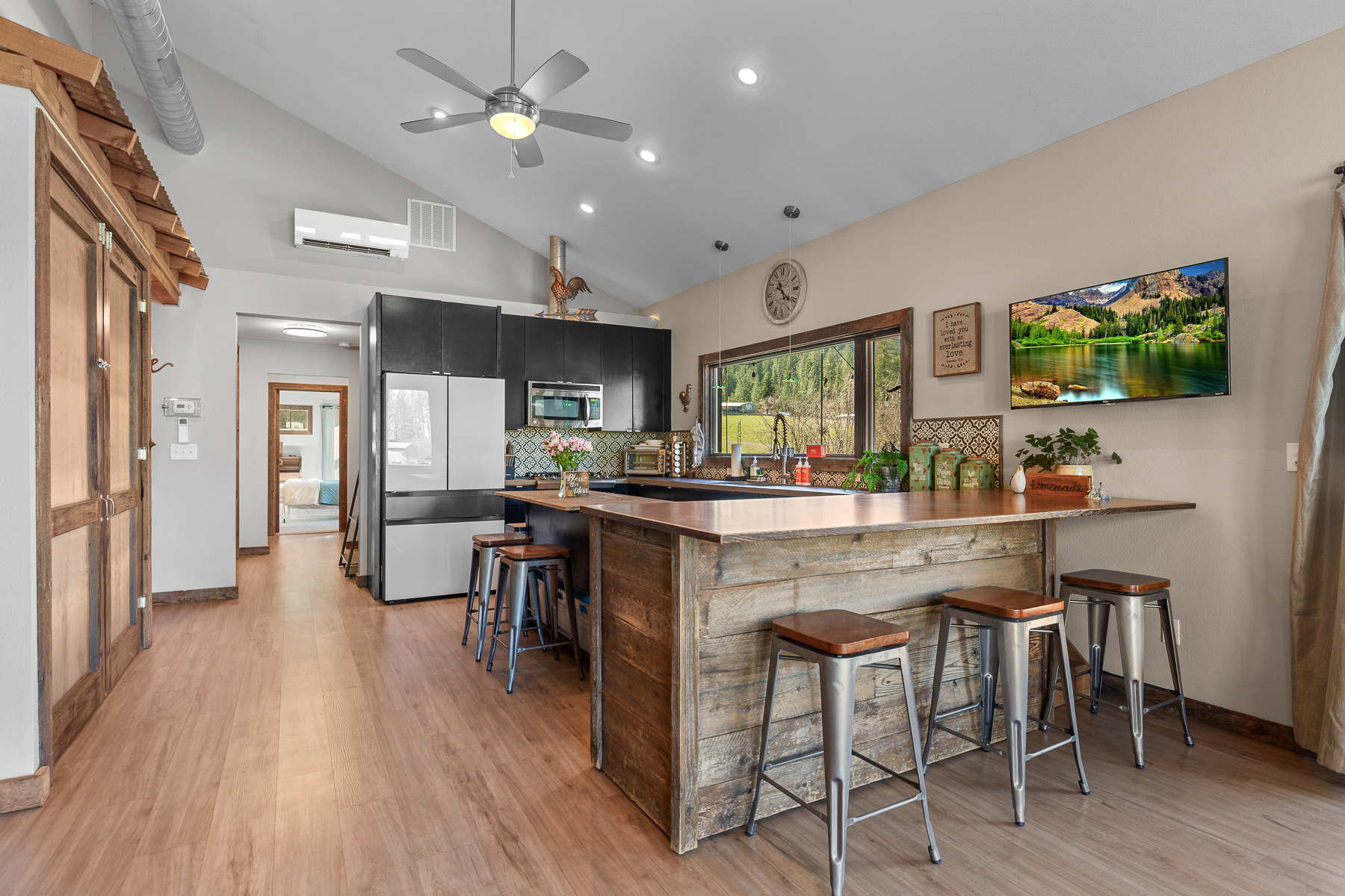 Fully equipped and ready for your next feast—just bring the ingredients! 