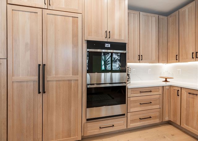 New Listing! Arrowhead | 3 Master Suites | Shuttle | Pool & Hot Tub Access 10