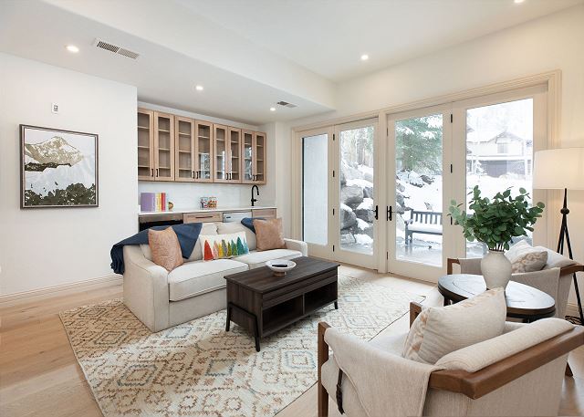 New Listing! Arrowhead | 3 Master Suites | Shuttle | Pool & Hot Tub Access 3