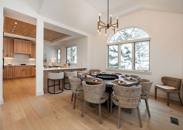 New Listing! Arrowhead | 3 Master Suites | Shuttle | Pool & Hot Tub Access 5