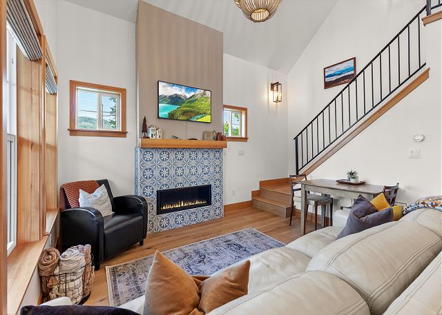 New Listing! Craftsman Bungalow | 2 Min Walk to Dover Bay Marina 2