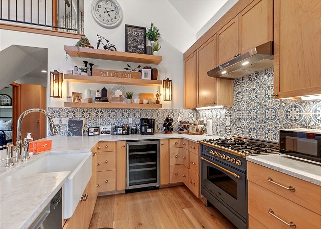 New Listing! Craftsman Bungalow | 2 Min Walk to Dover Bay Marina 10