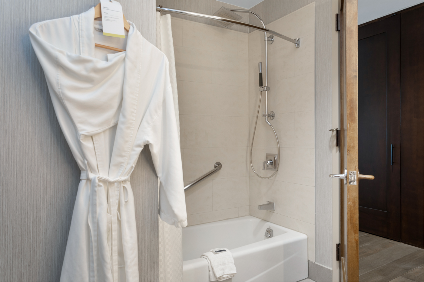 Clean and functional bathroom featuring a tub/shower combination.