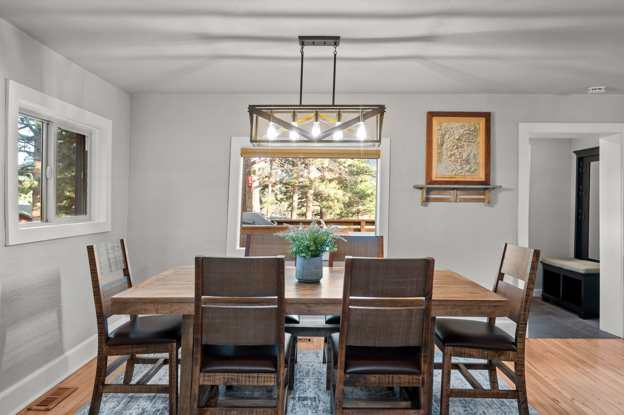 Gather around the table for slow mornings, lively dinners, and everything in between—seating for 6.