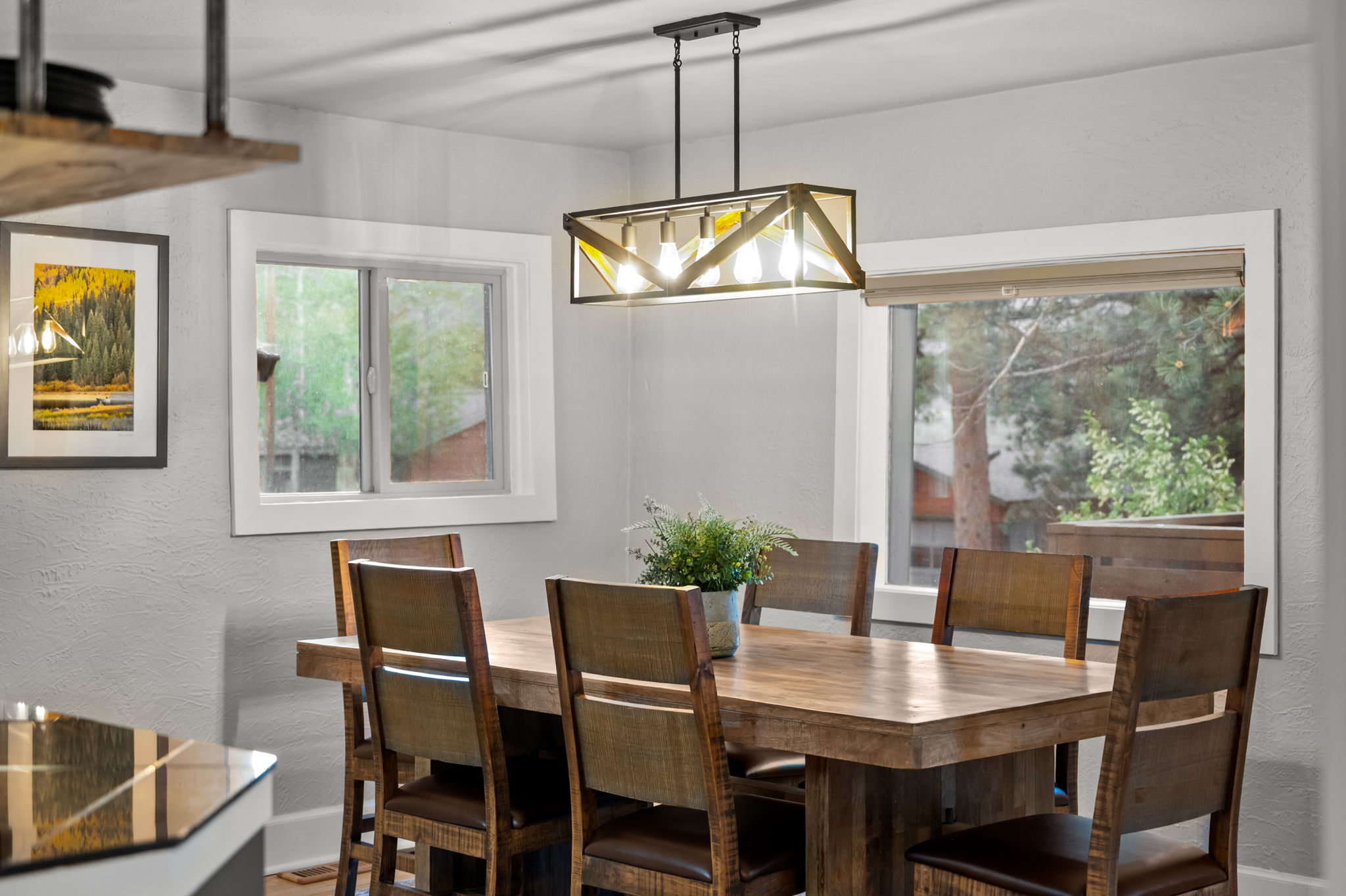 Gather around the table for slow mornings, lively dinners, and everything in between—seating for 6.