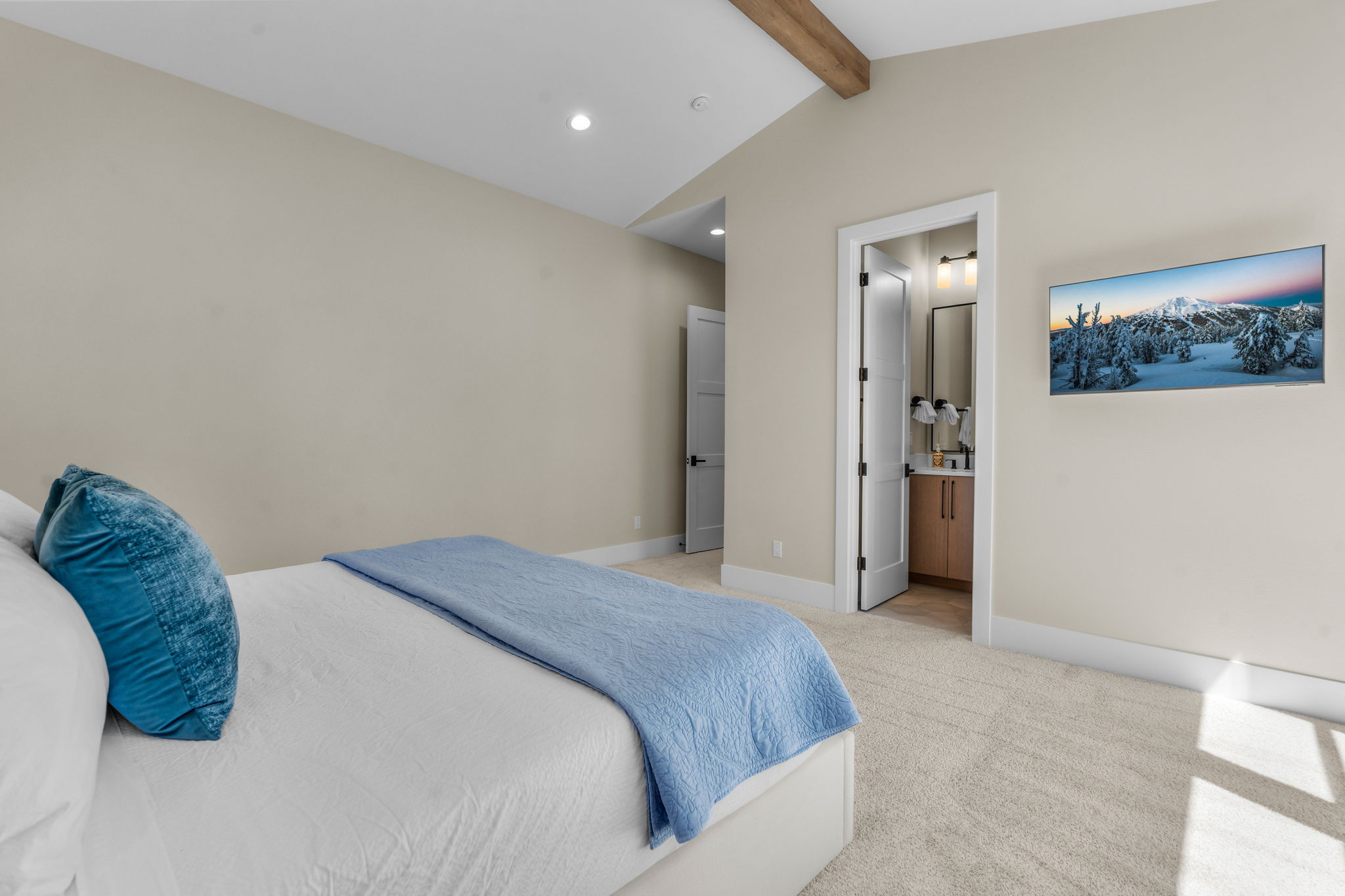 King bed with ensuite bathroom. 