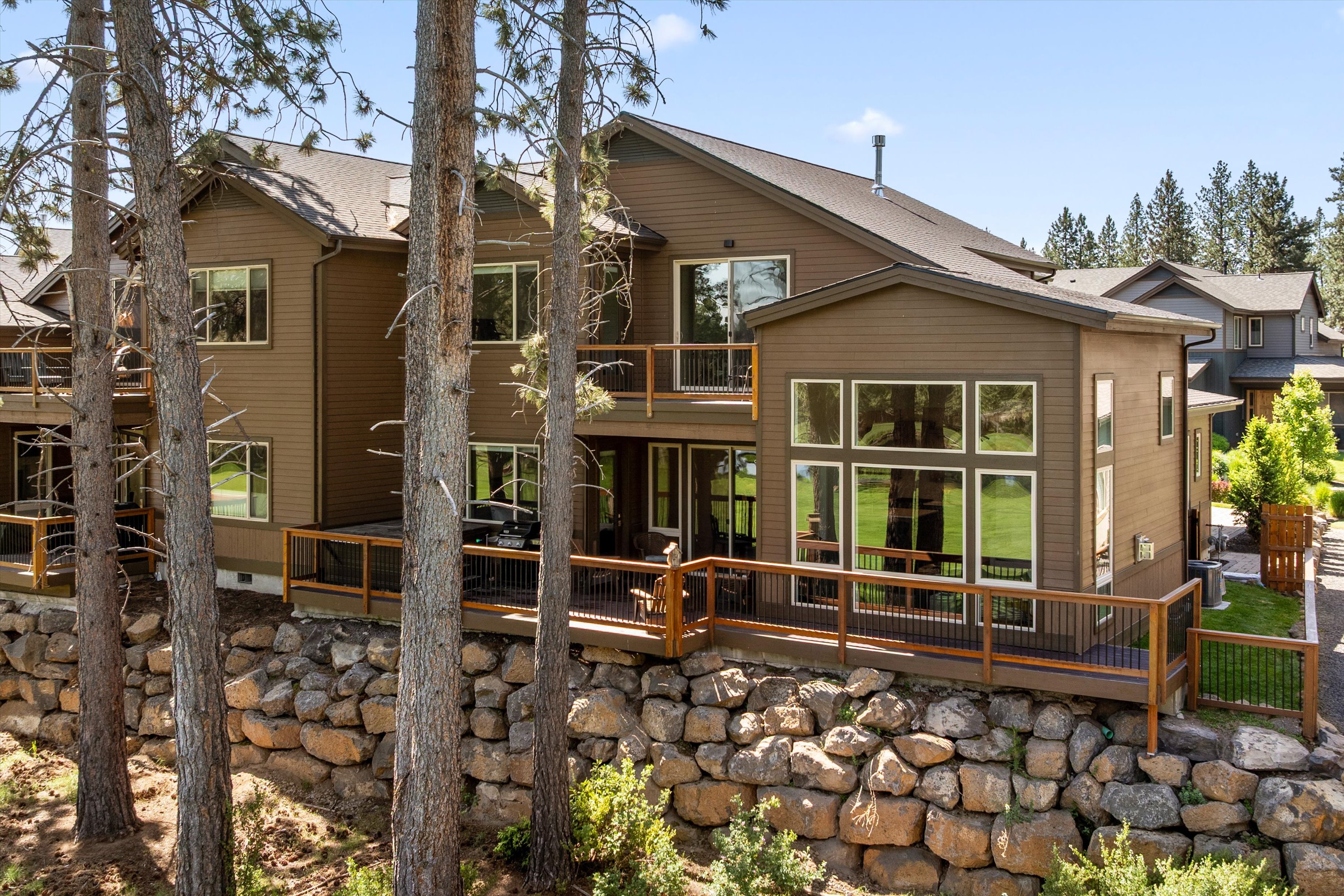 New! Luxury Bend Escape | Hot Tub | Lake Views | Photo 37
