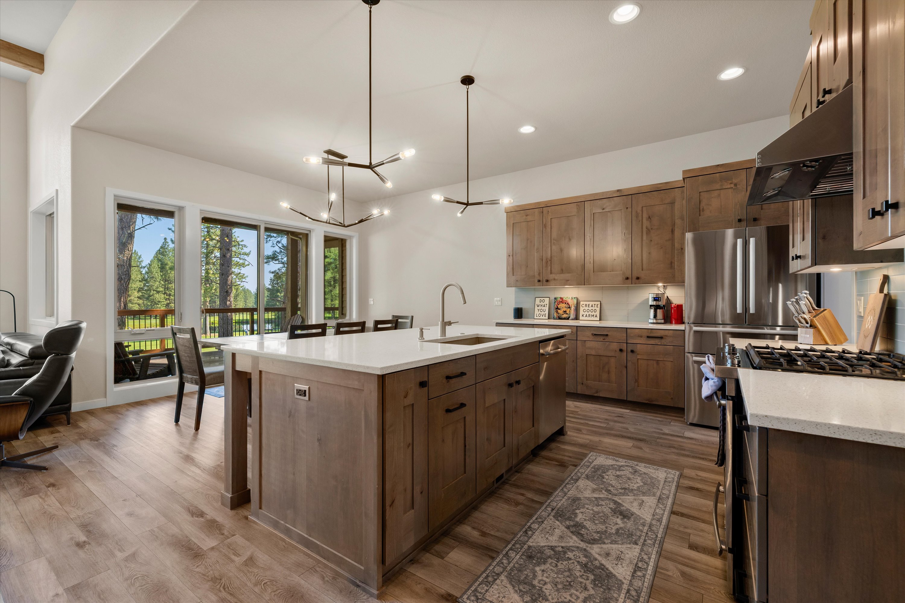 New! Luxury Bend Escape | Hot Tub | Lake Views | Photo 3