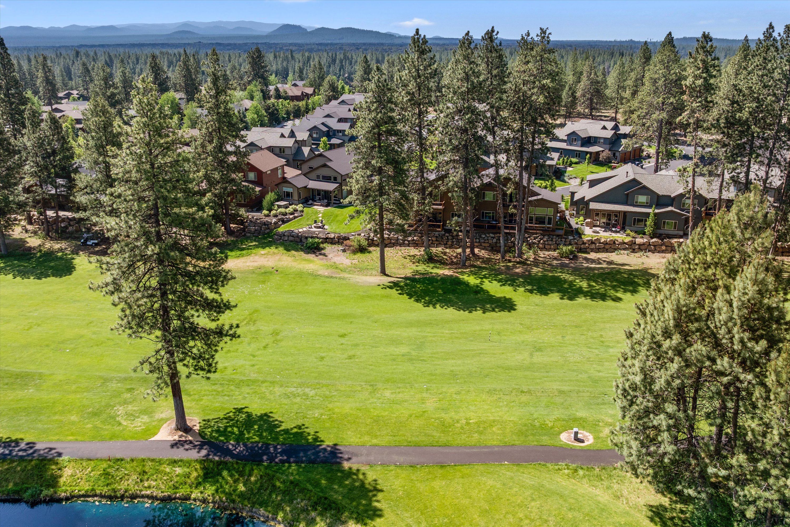 New! Luxury Bend Escape | Hot Tub | Lake Views | Photo 41