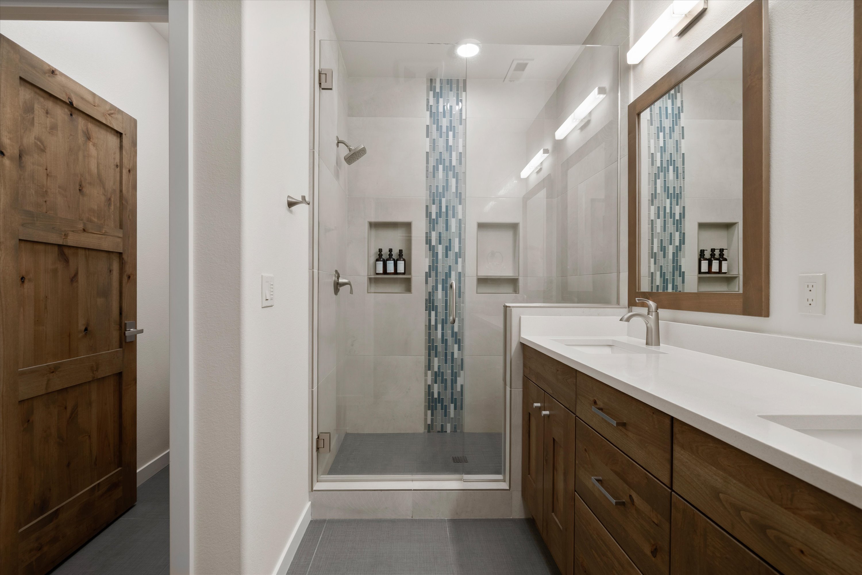 New! Luxury Bend Escape | Hot Tub | Lake Views | Photo 19