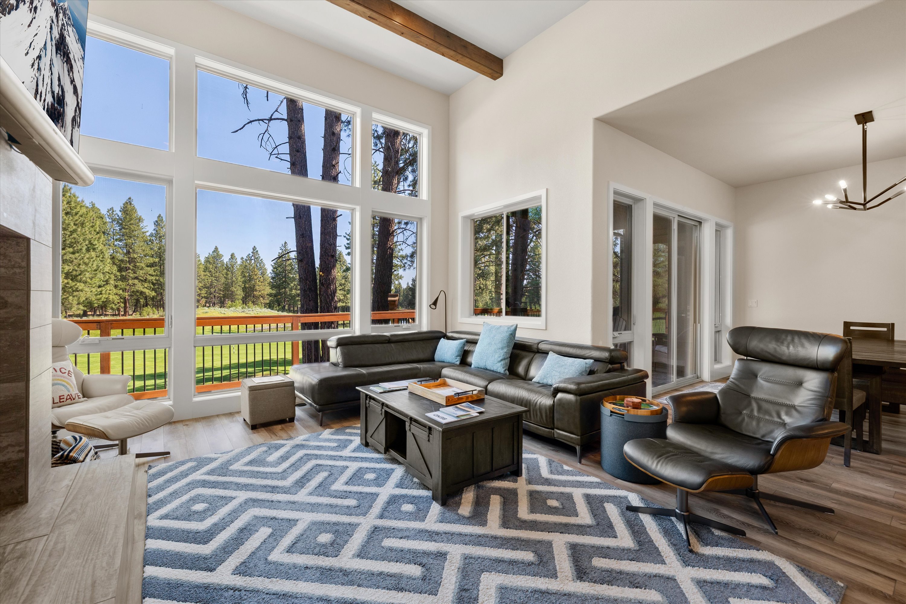 New! Luxury Bend Escape | Hot Tub | Lake Views | Photo 2