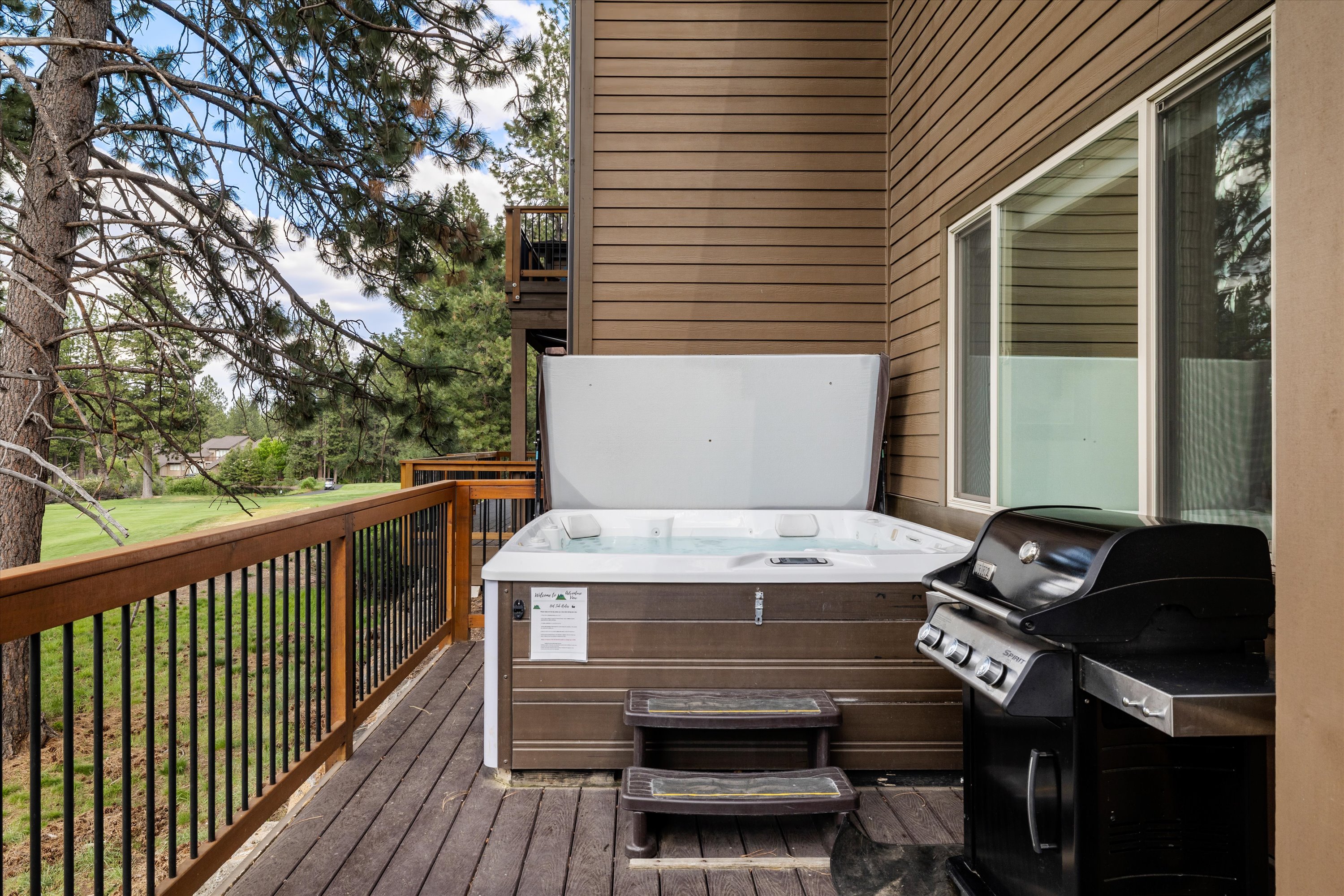 New! Luxury Bend Escape | Hot Tub | Lake Views | Photo 35
