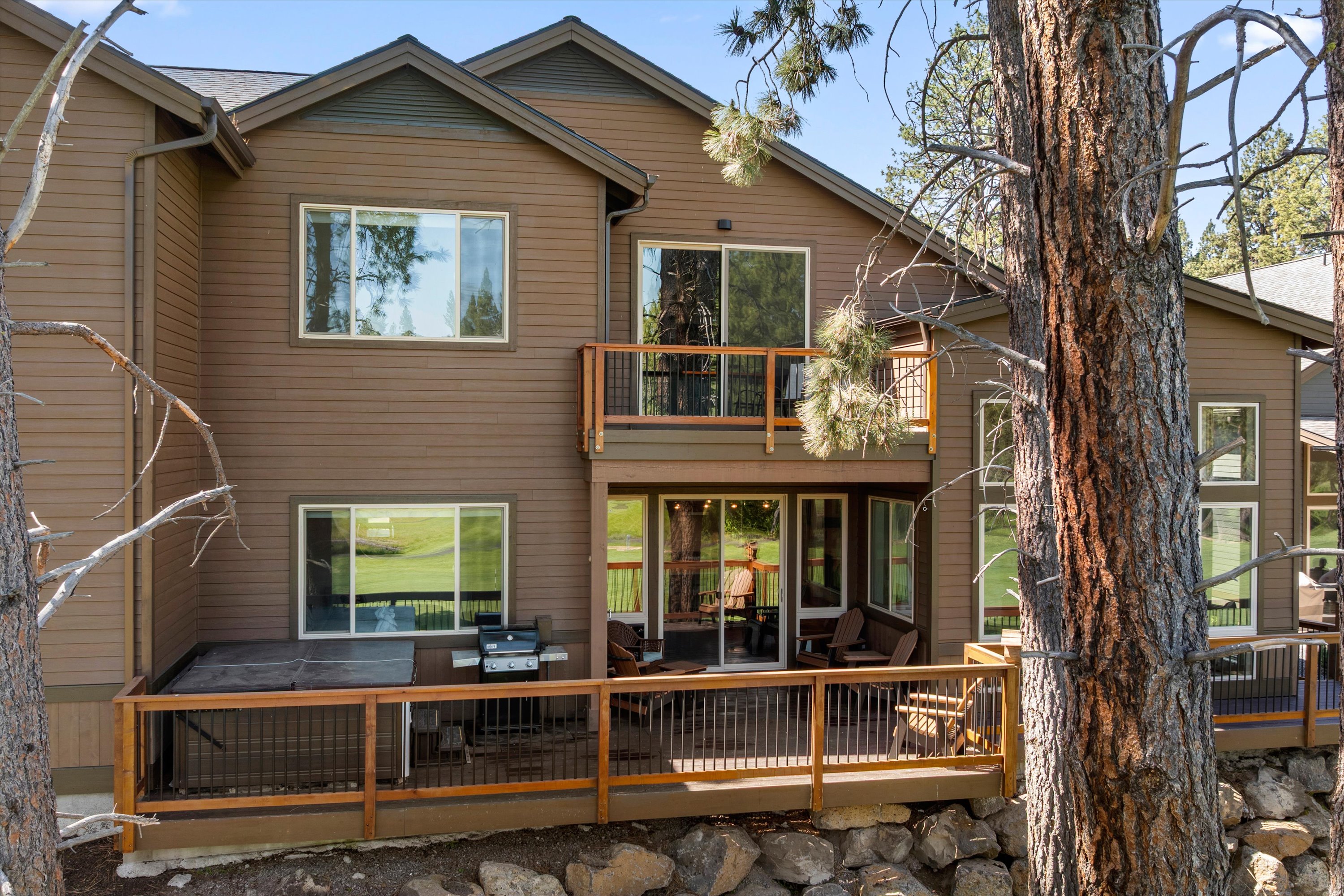 New! Luxury Bend Escape | Hot Tub | Lake Views | Photo 32