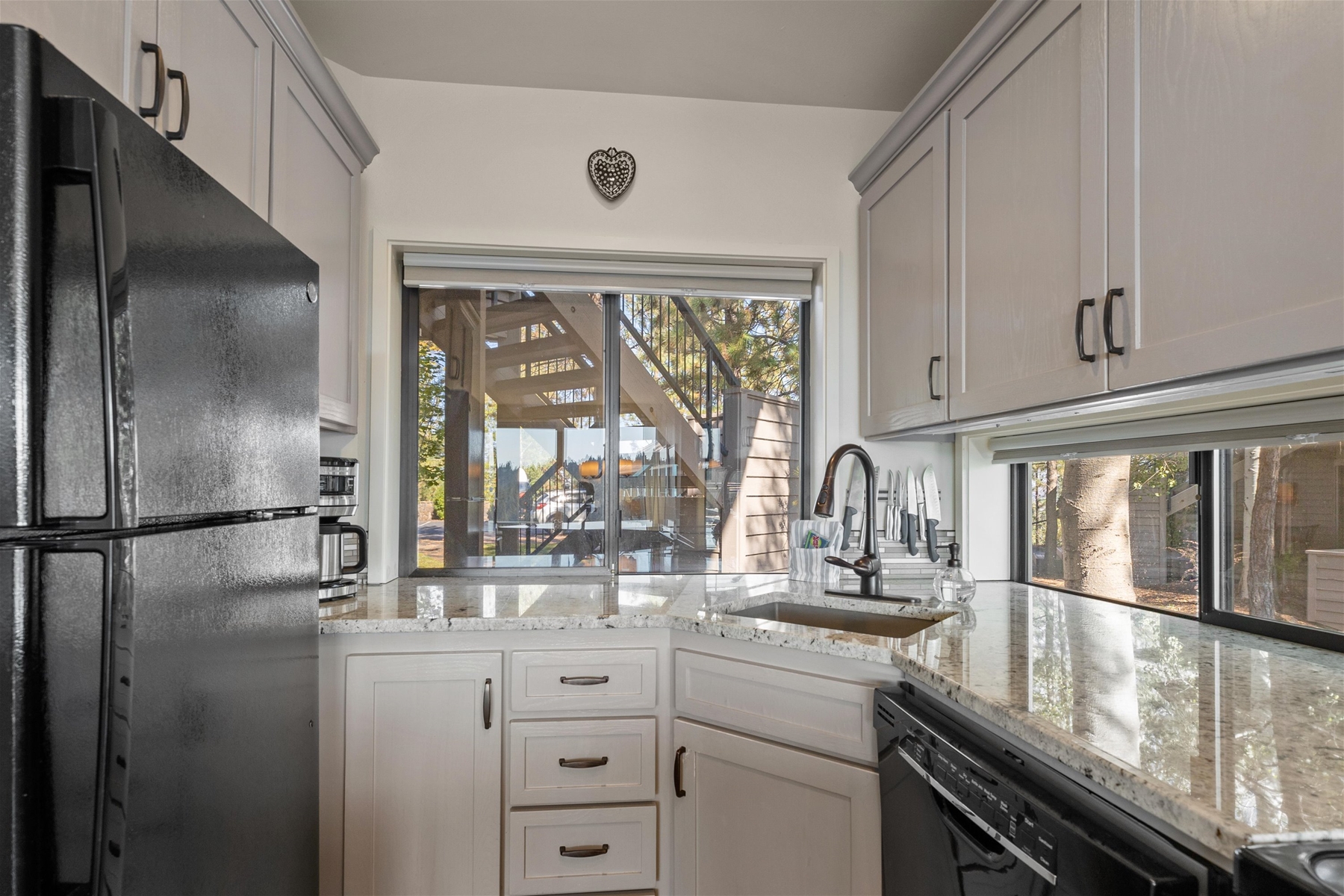 New! Deschutes River Escape with Hot Tub & Views | Photo 13