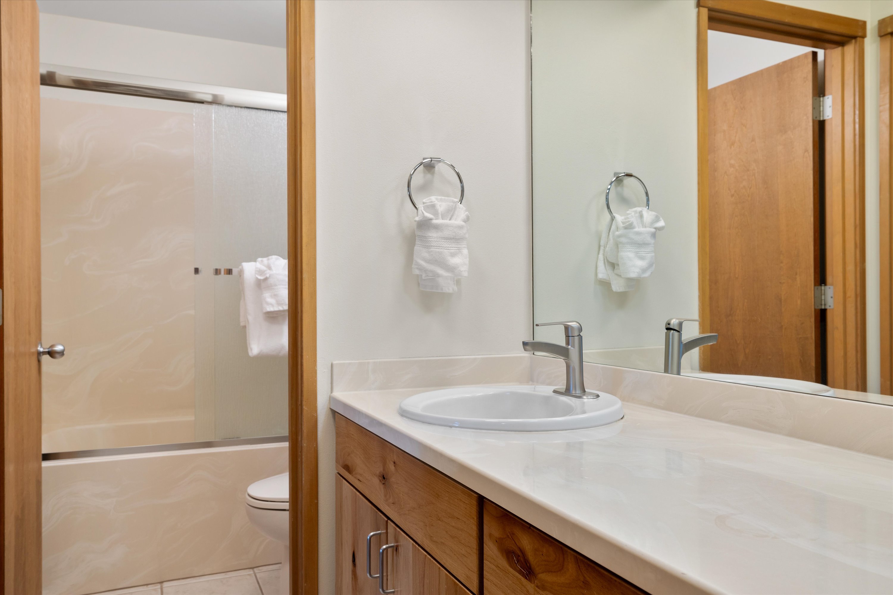 New! Cozy Bend Escape | Hot Tub | Forest Views | Photo 18
