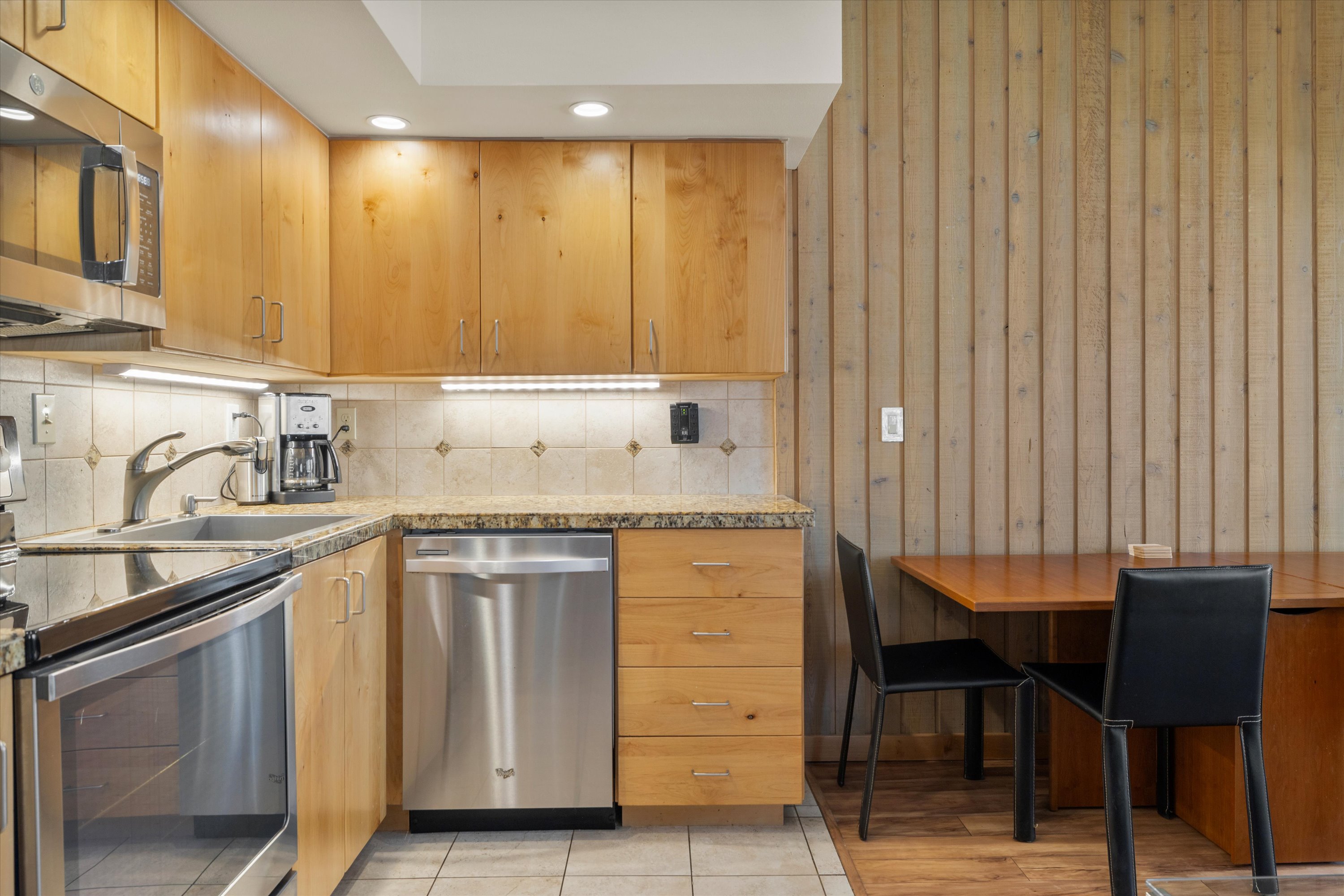 New! Cozy Bend Escape | Hot Tub | Forest Views | Photo 16