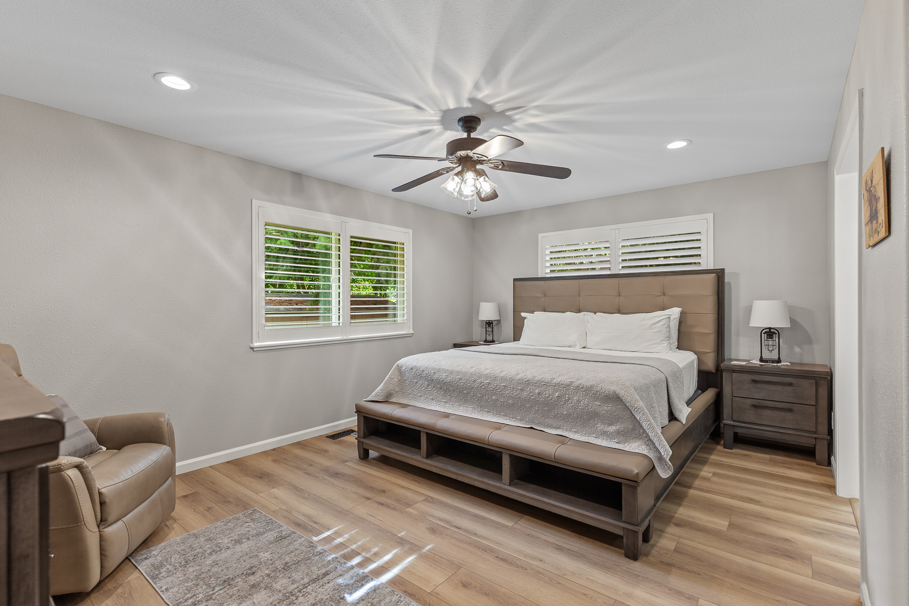 Bedroom 1: King Bed – Ensuite, level 1