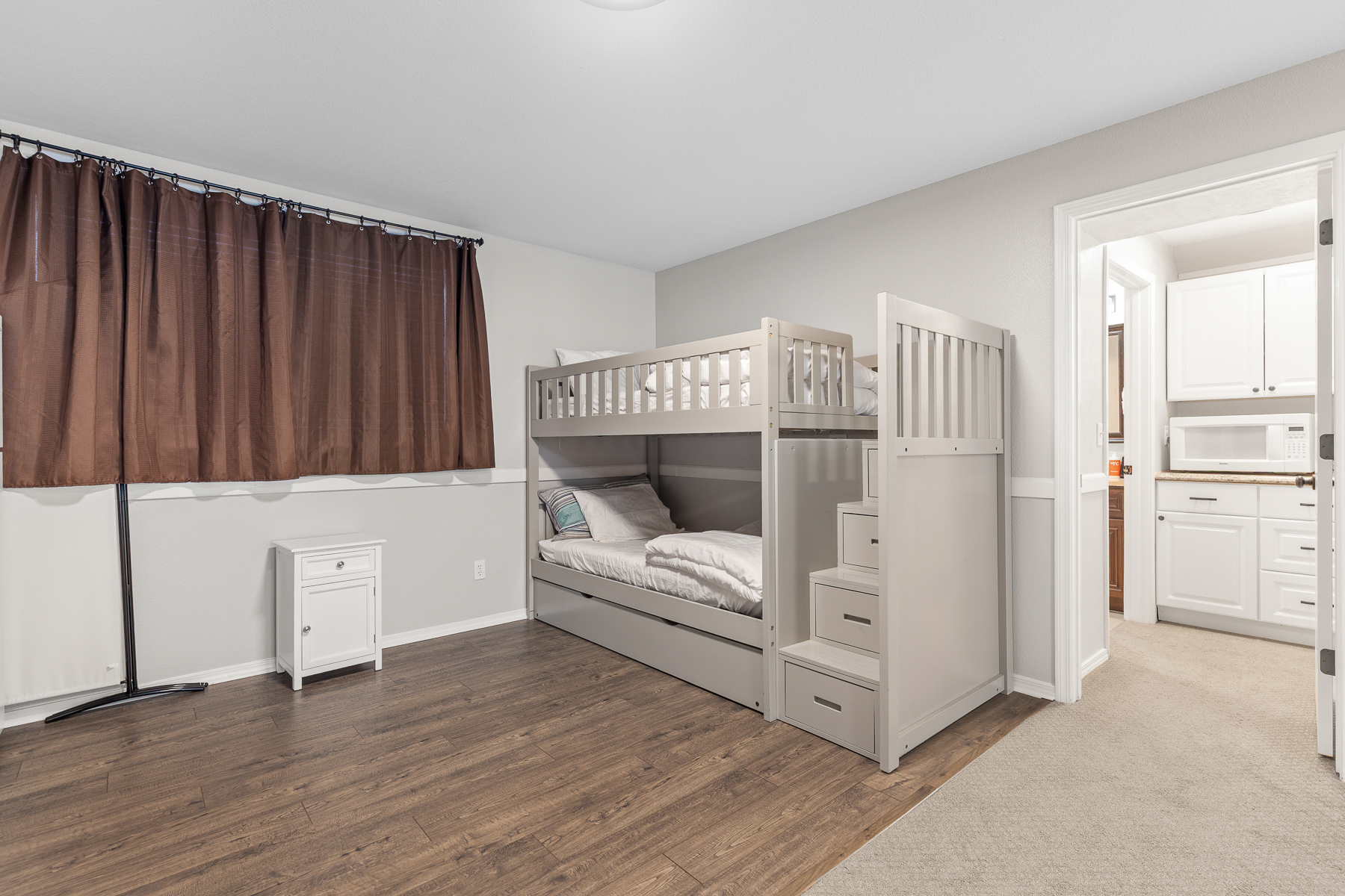 Twin-over-twin bunkbed with pull-out trundle bed