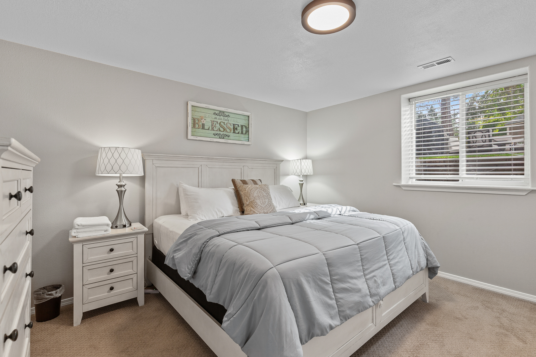Bedroom 4: King Bed, level 2
