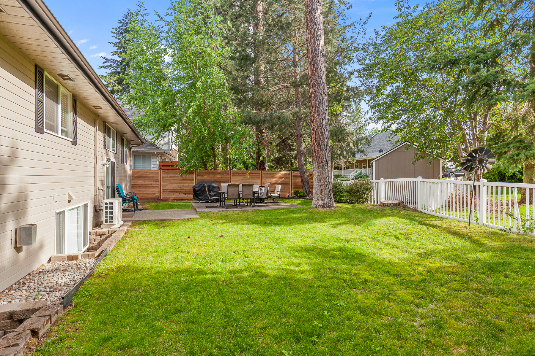 Private backyard – includes a fenced yard, fire pit table with seating for six, and a grill.