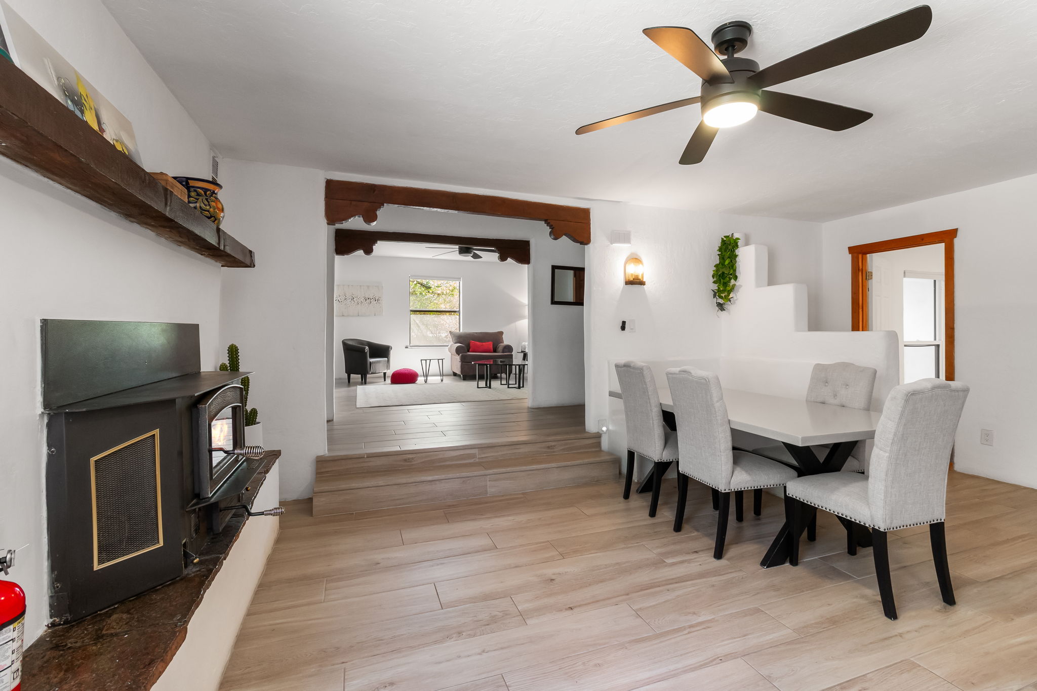 Enjoy meals together around a table that comfortably seats 6 + bar seating for 2. 