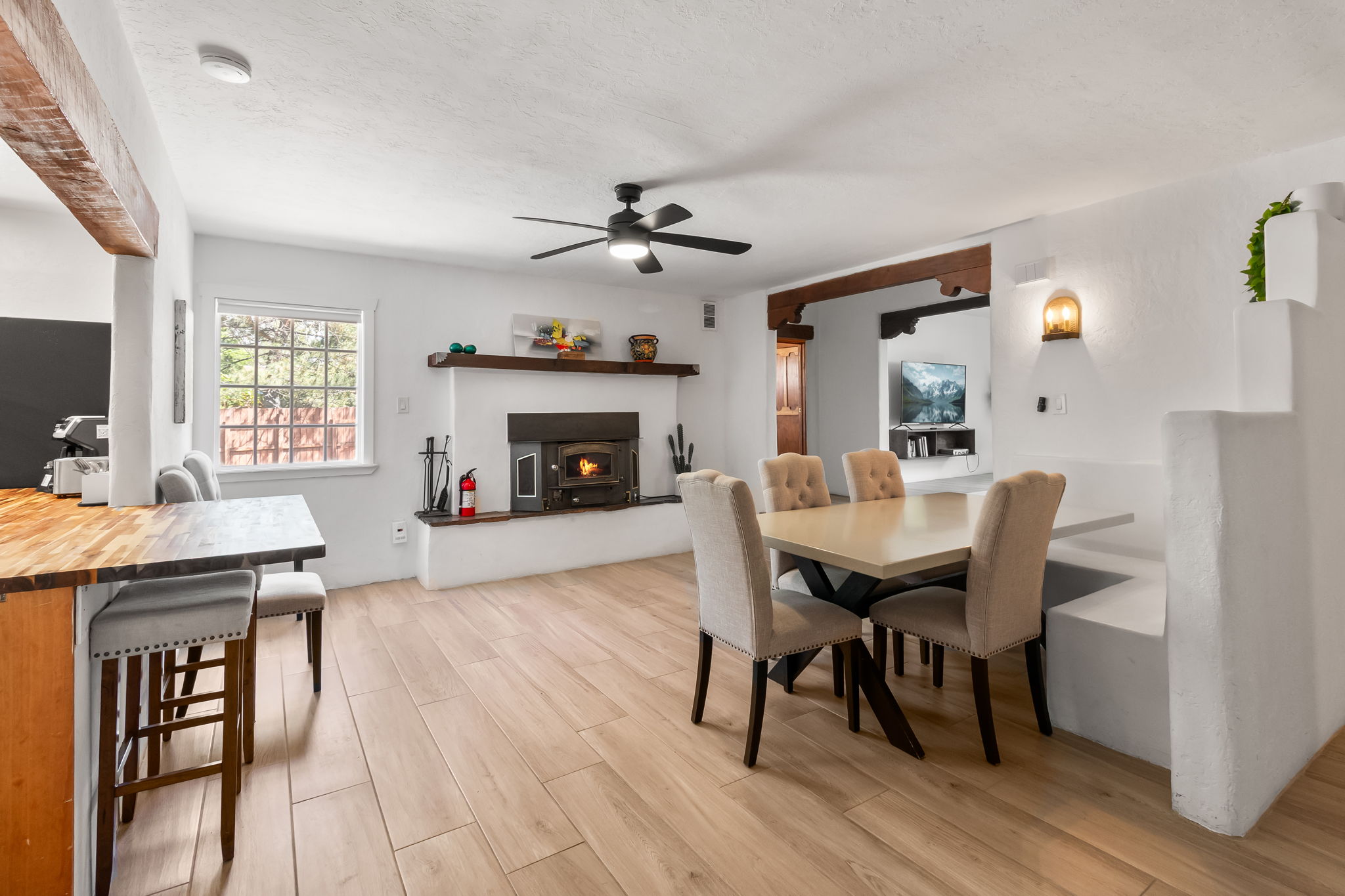 Enjoy meals together around a table that comfortably seats 6 + bar seating for 2. 
