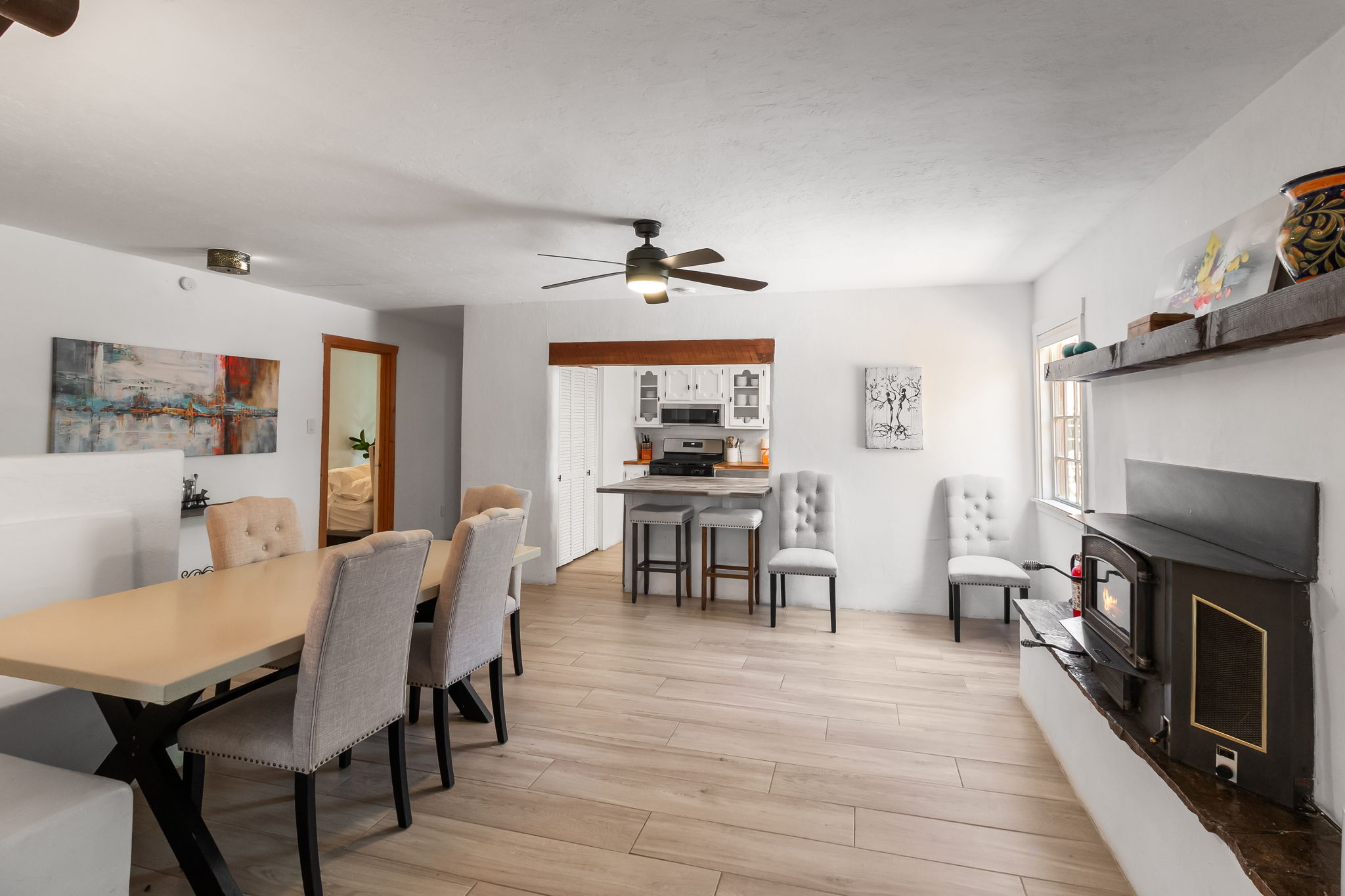 Enjoy meals together around a table that comfortably seats 6 + bar seating for 2. 