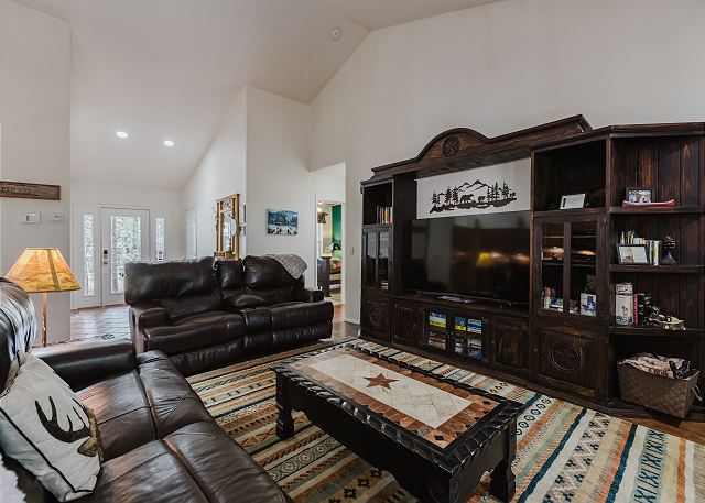 New Listing! Lakeview Cabin | Sleeps 12 5
