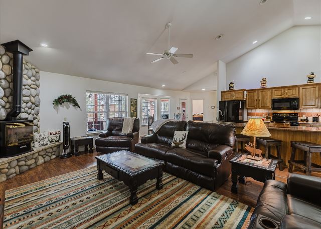 New Listing! Lakeview Cabin | Sleeps 12 6