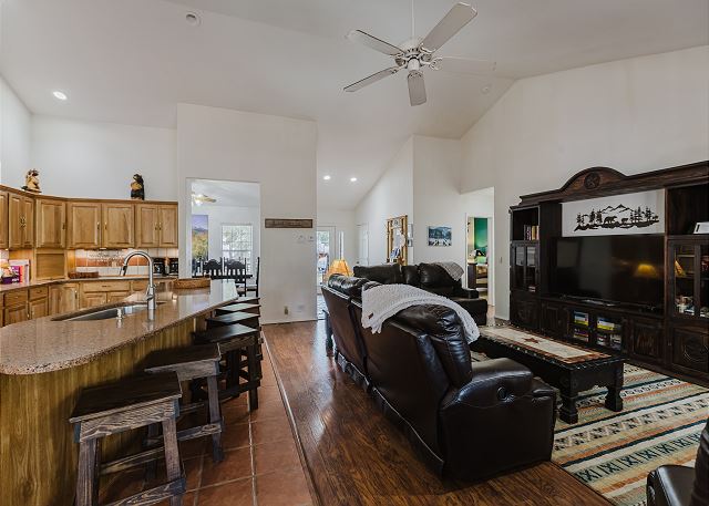 New Listing! Lakeview Cabin | Sleeps 12 8