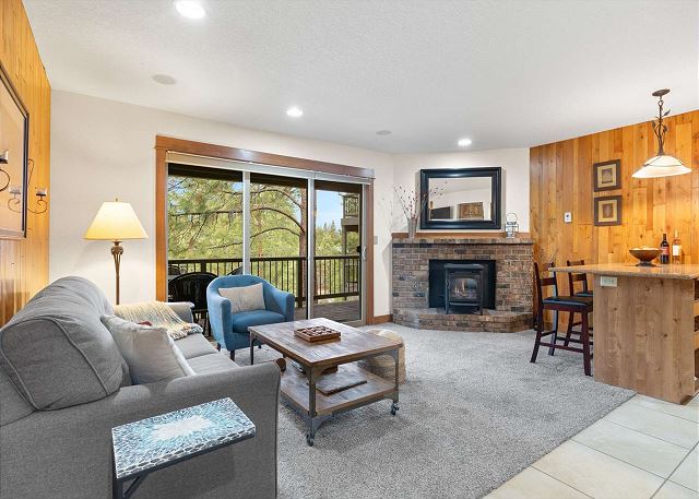 New! Cozy Condo | Hot Tub - Pool | Steps to River Trail
