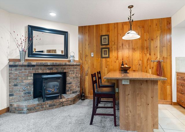 New! Cozy Condo | Hot Tub - Pool | Steps to River Trail 3
