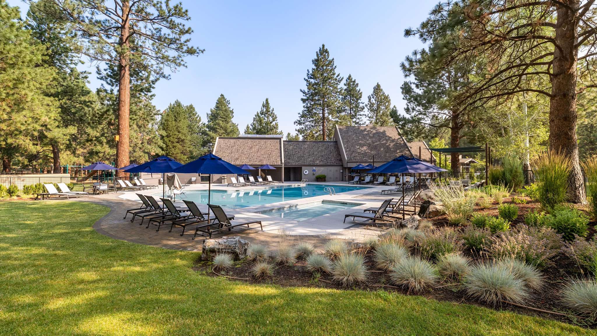 Mt Bachelor Village pool and hot tub complex
