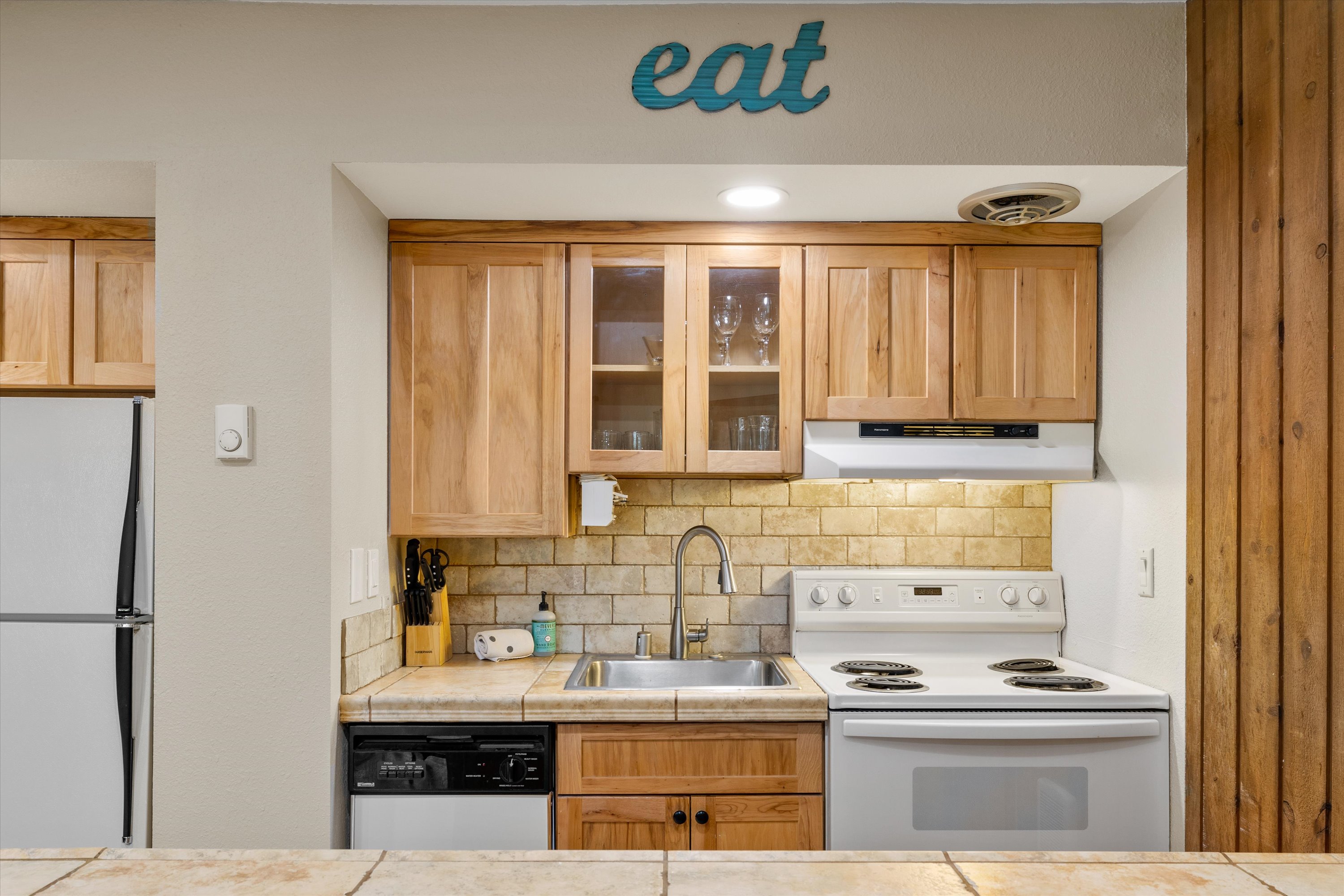 Fully equipped kitchen.