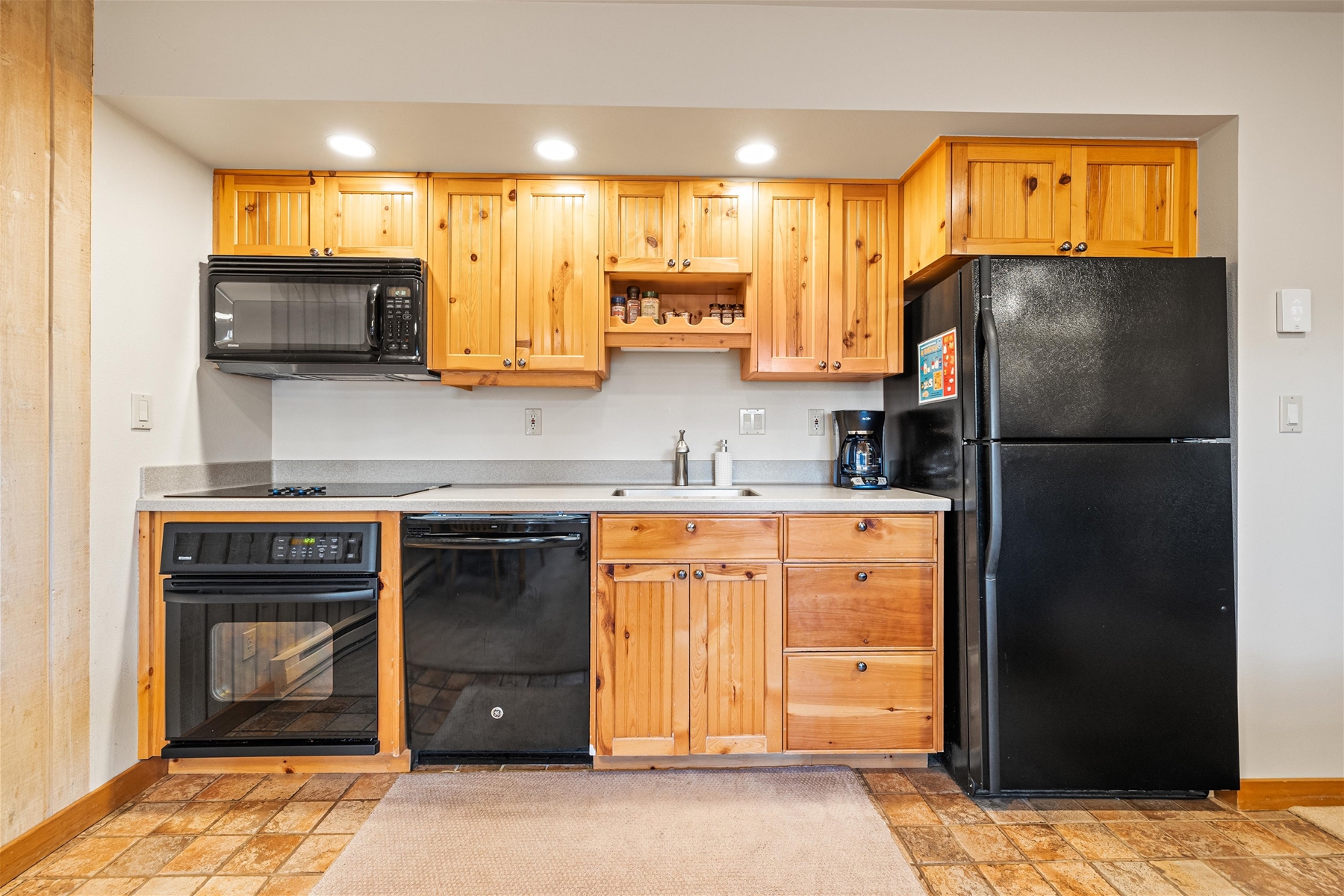 Fully equipped kitchen. 